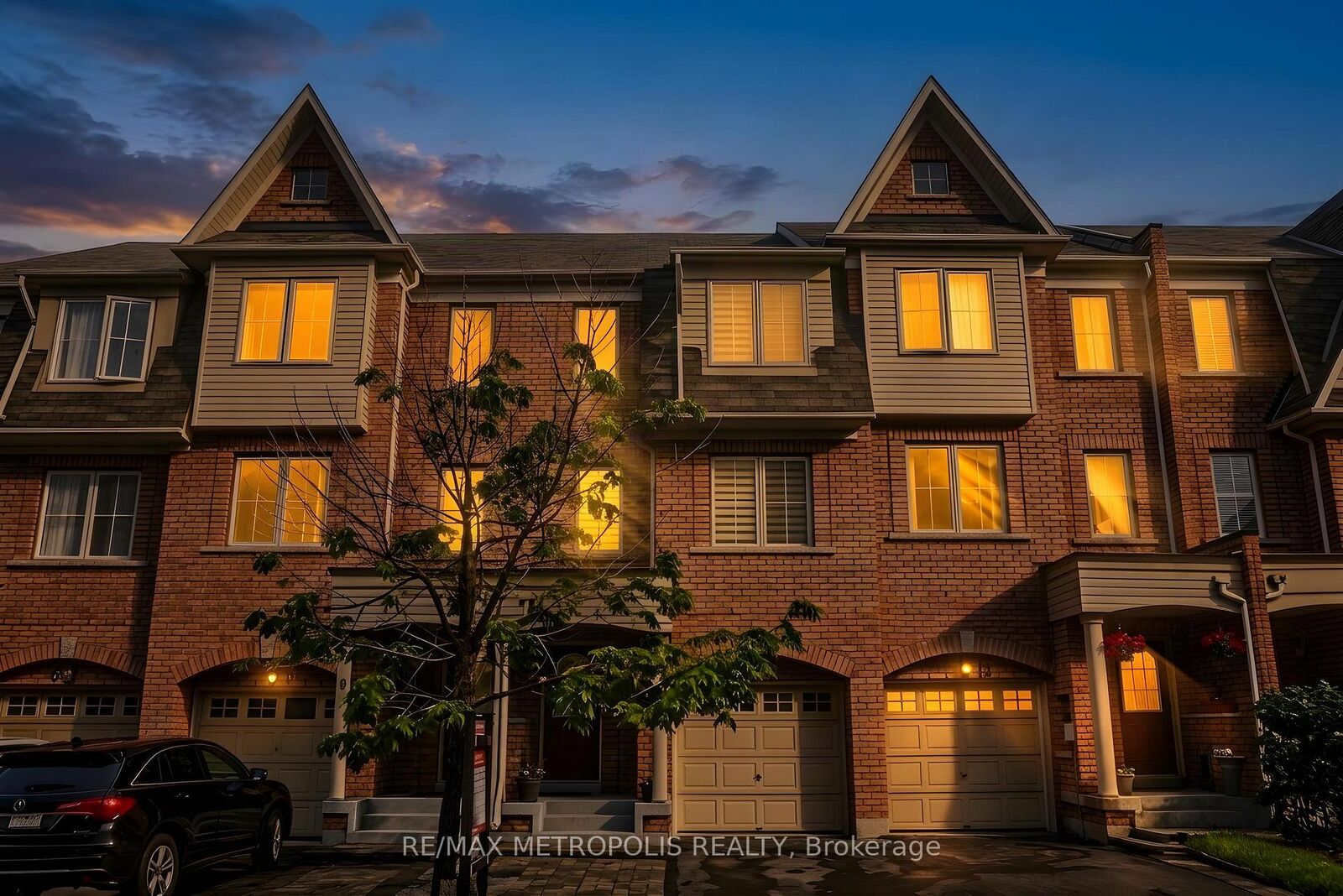 Property Photo:  10 Pat Brooks Terrace  ON M1P 5G6 
