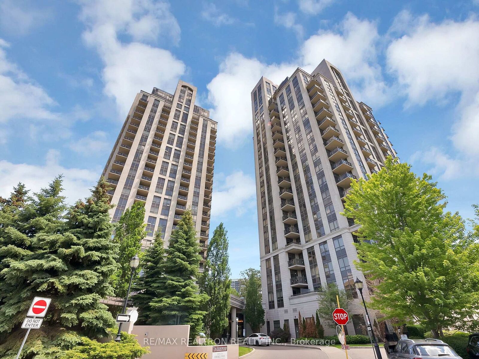Property Photo: 133 Wynford Drive 707 ON M3C 0J5