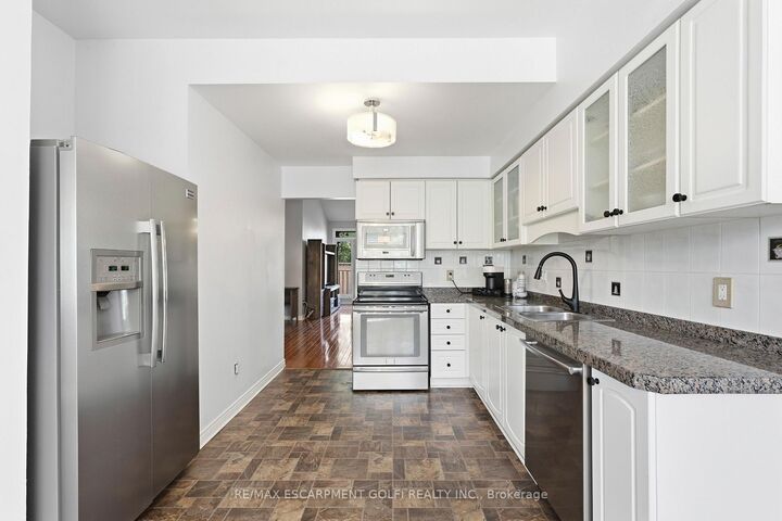Property Photo: 96 Greentrail Drive 43 ON L0R 1W0