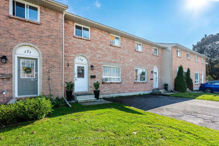 Property Photo: 173 Rosemund Crescent ON K7M 6Z2