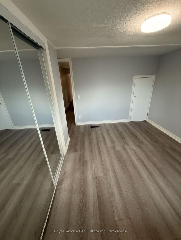 Property Photo:  1037 Arthur Street 4  ON L1B 1K6 