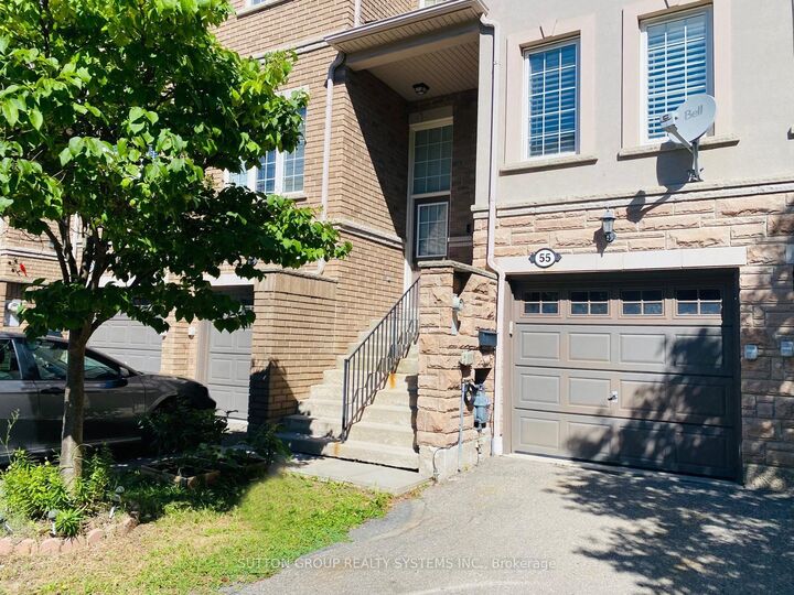 Property Photo: 435 Hensall Circle 55 ON L5A 4P1