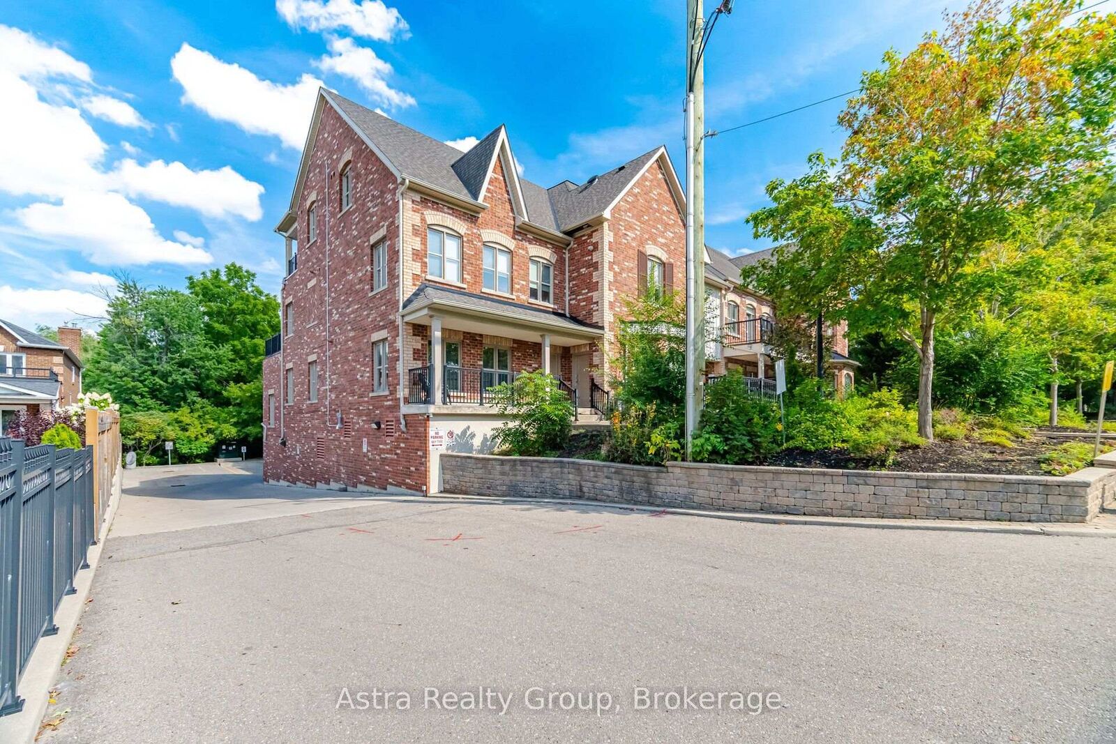 Property Photo: 9589 Keele Street 106 ON L6A 5M1