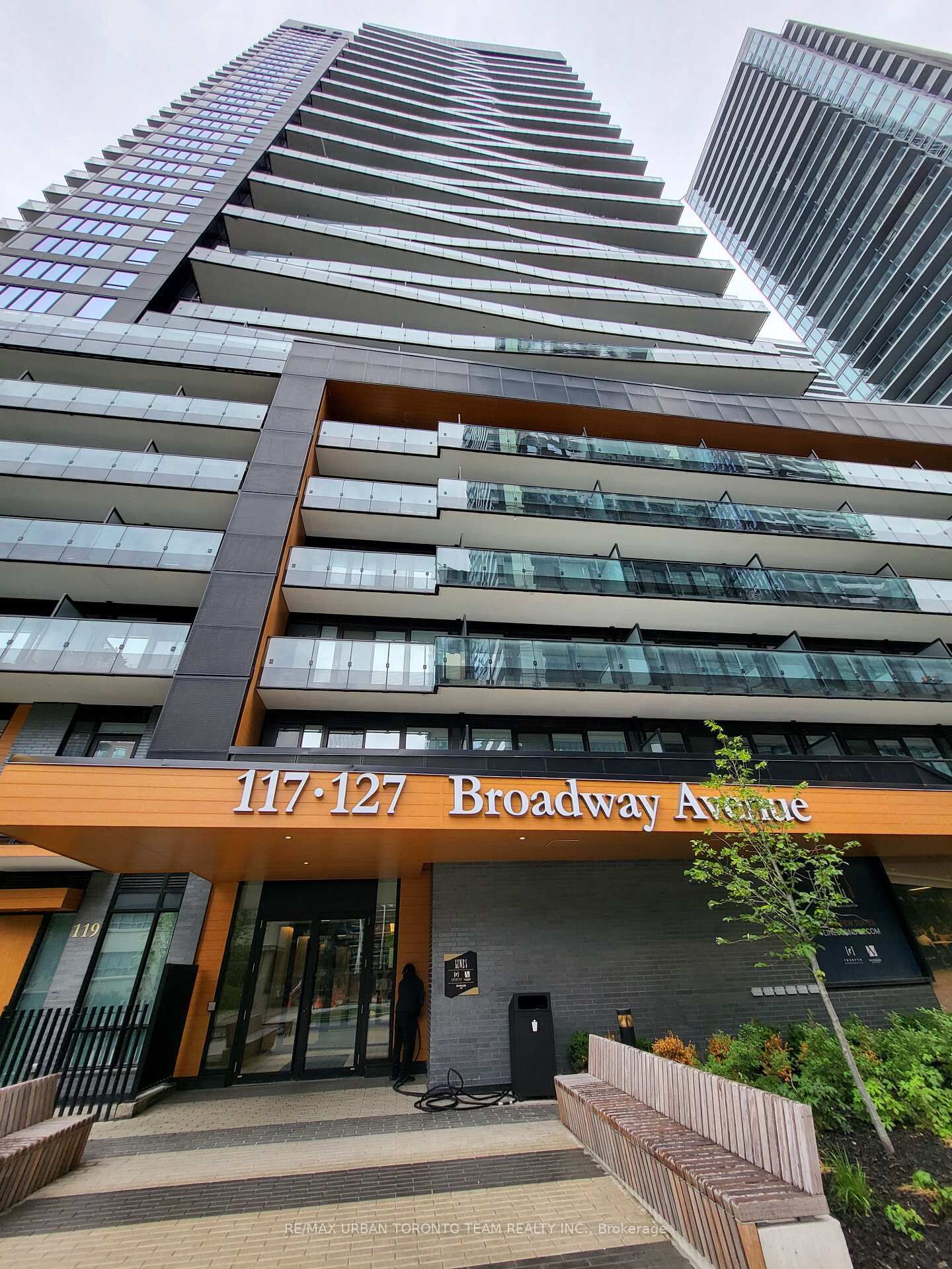 Property Photo: 117 Broadway Avenue 701 ON M4P 1V3