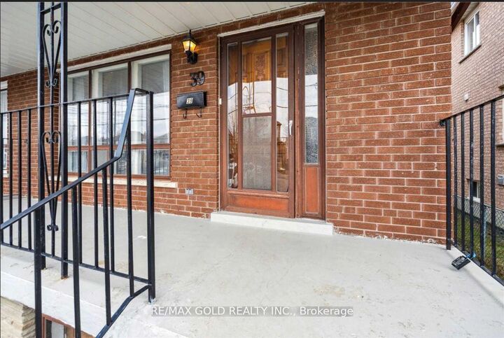 Property Photo: 39 Magnolia Avenue ON M1K 3K3