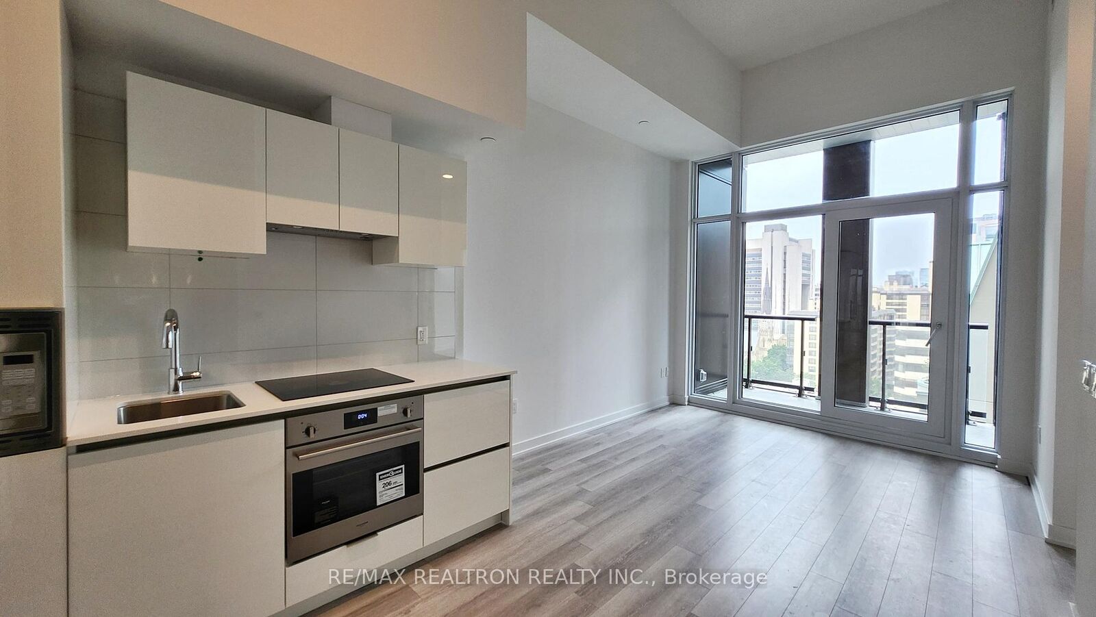 Property Photo:  238 Simcoe Street 1120  ON M5T 0E2 