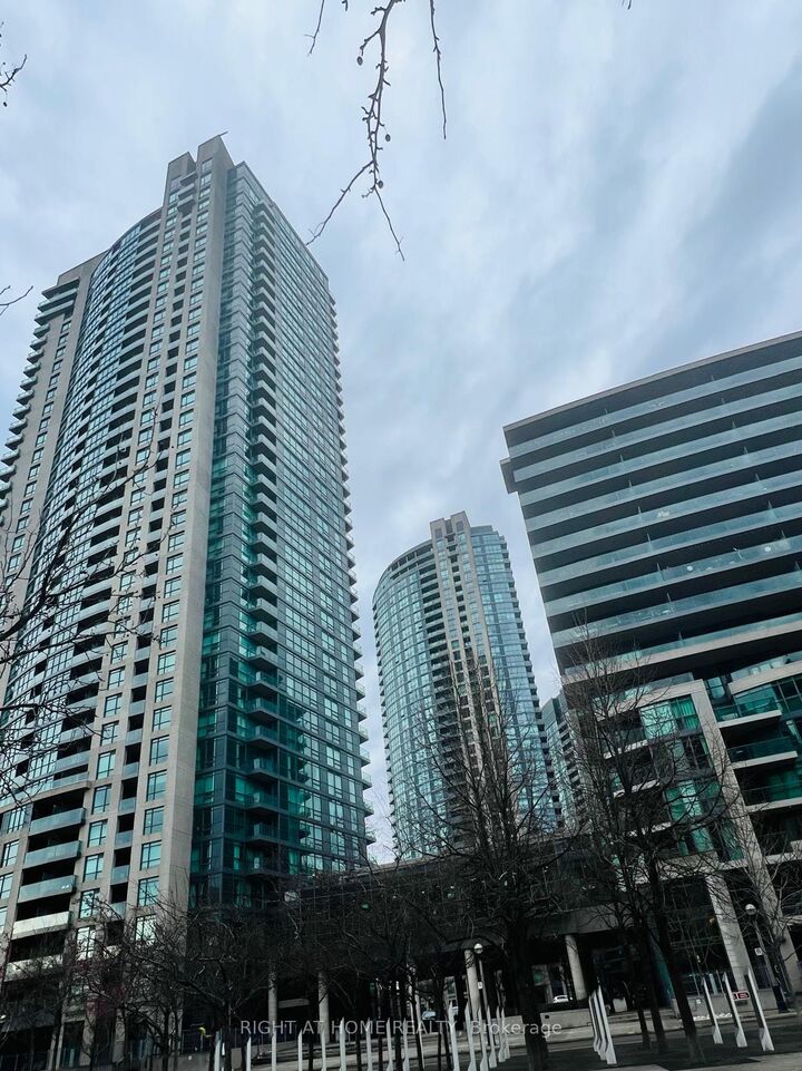 209 Fort York Boulevard 1158 — photo 1