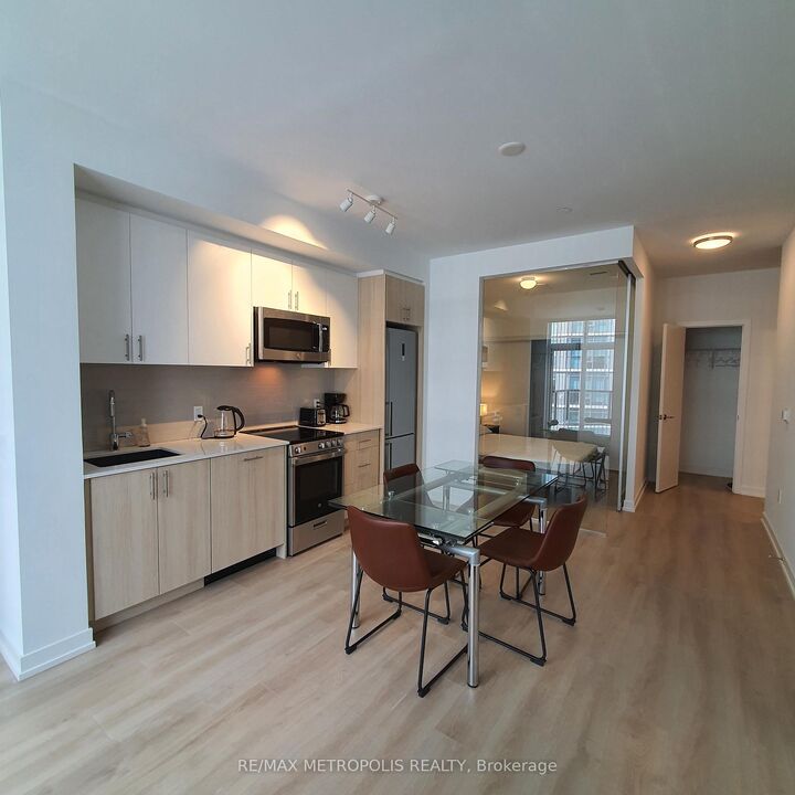 Property Photo:  1195 The Queensway N/A 807  ON M8Z 1R7 