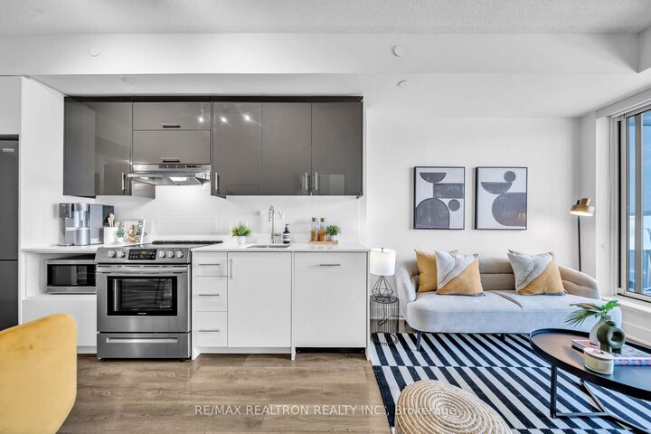 Property Photo: 188 Fairview Mall Drive 606 ON M2J 0H7