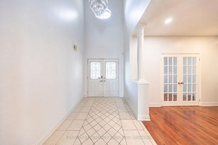 Property Photo:  92 Edenbrook Hill Drive Main &Amp 2nd  ON L7A 2N7 