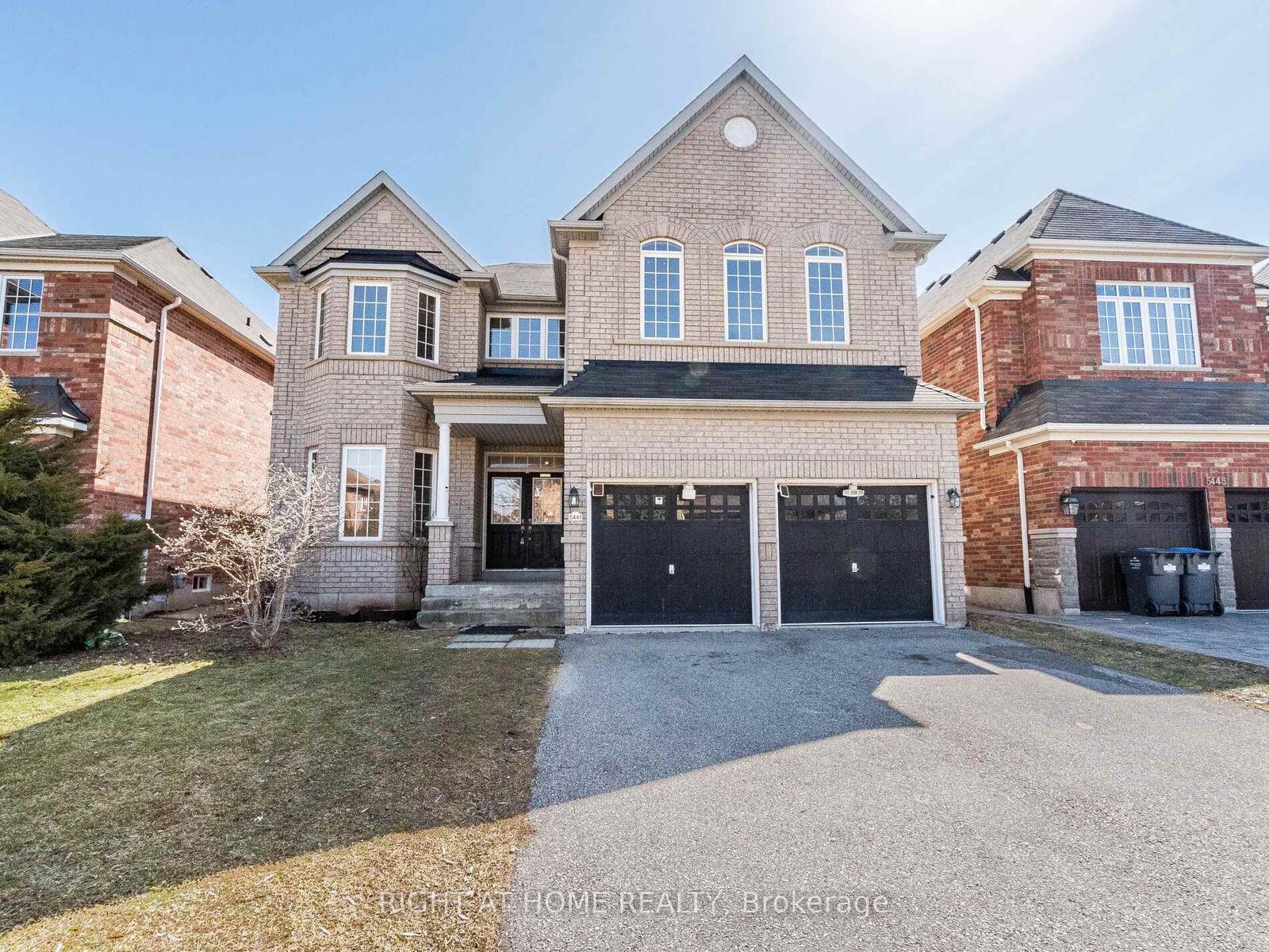 Property Photo:  5441 Valhalla Crescent  ON L5M 0K5 