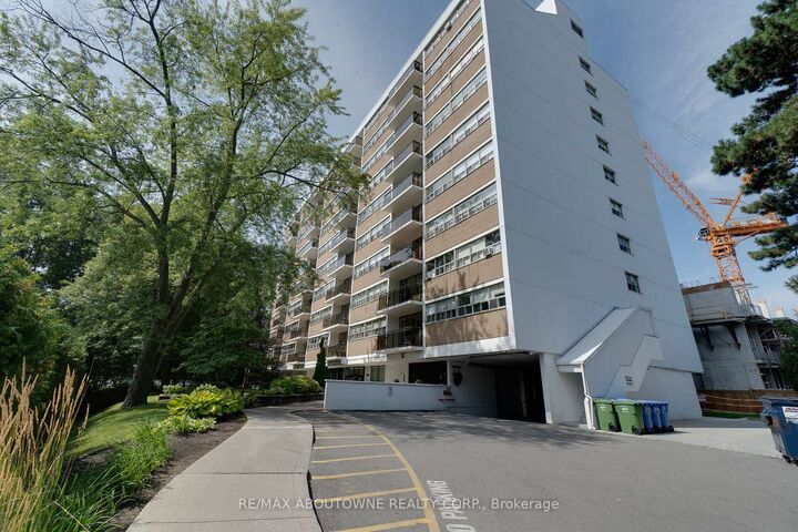 Property Photo: 212 Kerr Street 507 ON L6K 3B1