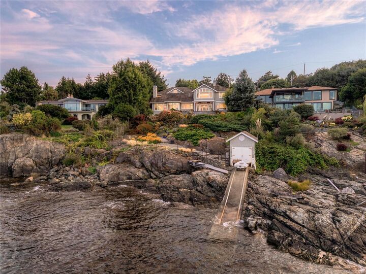 Property Photo: 2924 Mt. Baker View Rd BC V8N 1Z5