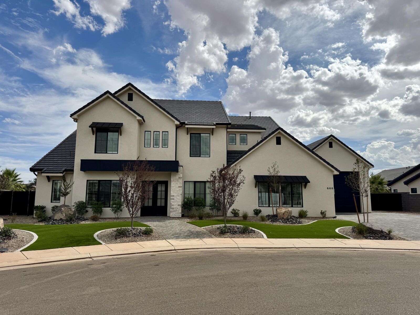 Property Photo: 668 E Pine St UT 84780