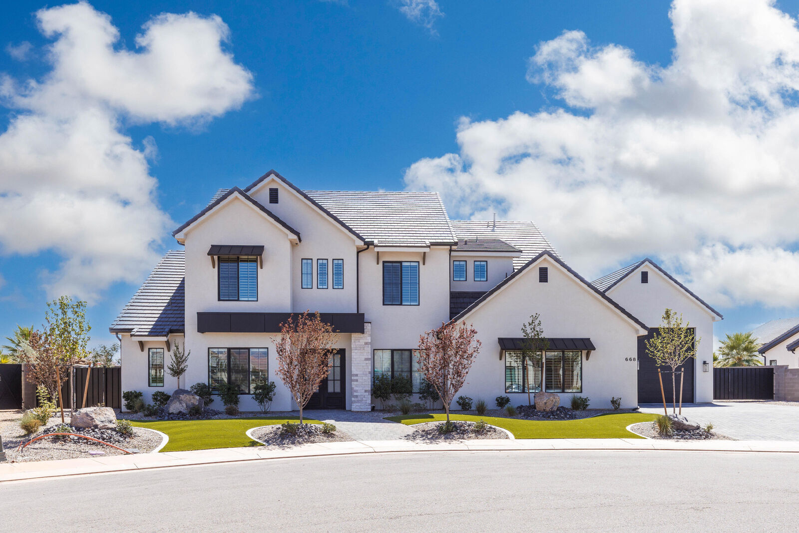 Property Photo: 668 E Pine St UT 84780