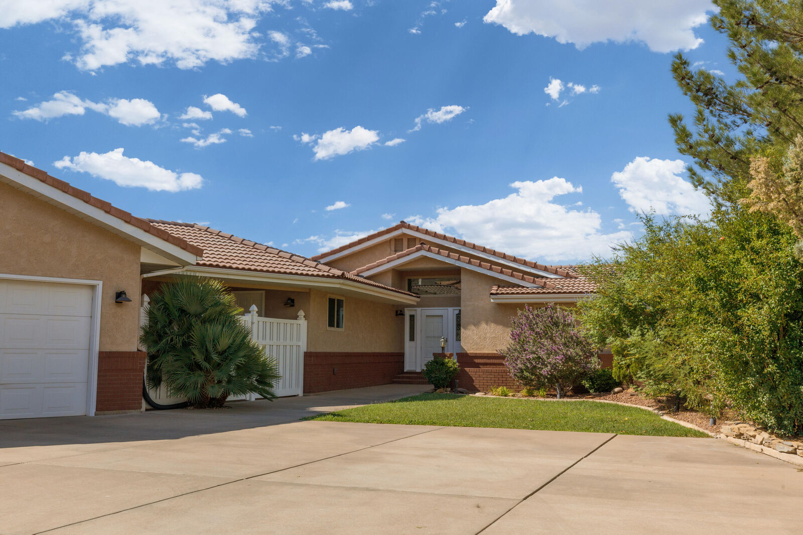 Property Photo:  2162 S San Juan Cir  UT 84790 