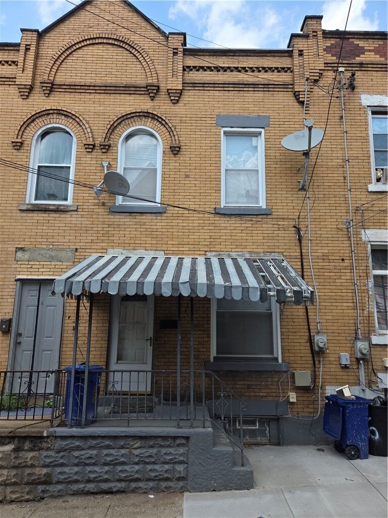 Property Photo:  4 Edith Pl  PA 15213 
