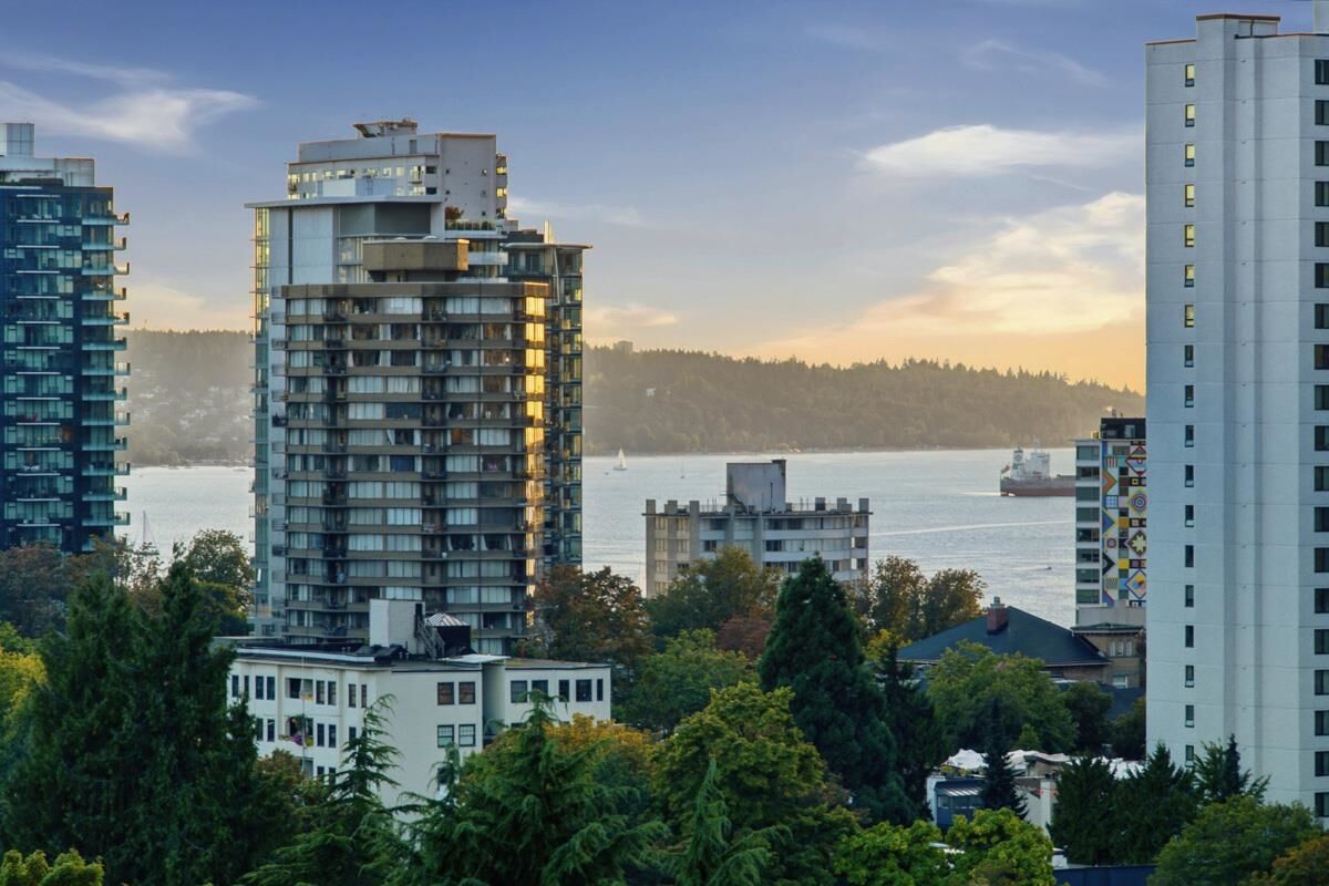 Property Photo:  1408 Robson Street 1301  BC V6G 1B9 