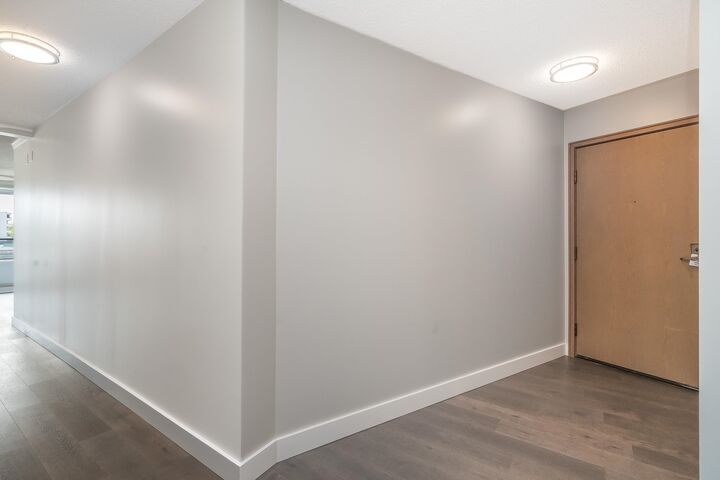Property Photo:  15111 Russell Avenue 412  BC V4B 2P4 