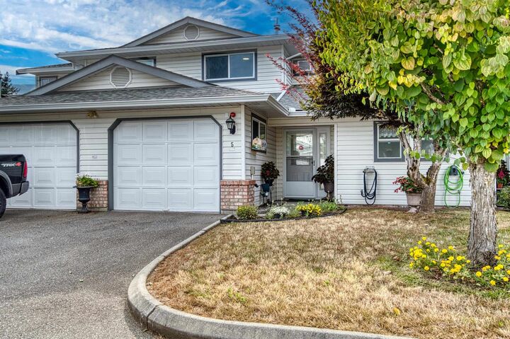 Property Photo:  32165 7 Avenue 5  BC V2V 2A9 