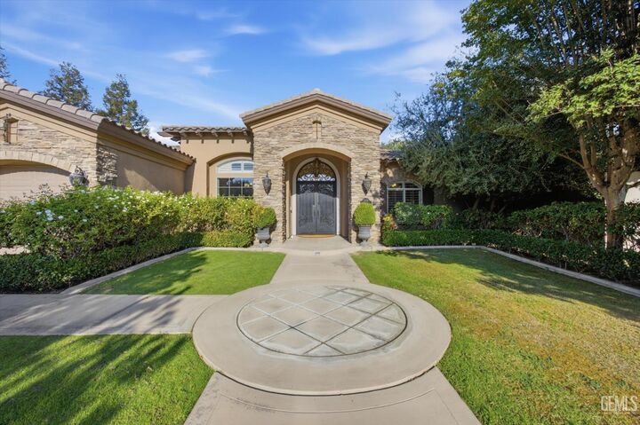 Property Photo:  2206 Ribble Valley Drive  CA 93311 