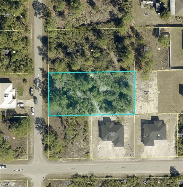 Property Photo: 1402 Plumosa Ave FL 33972