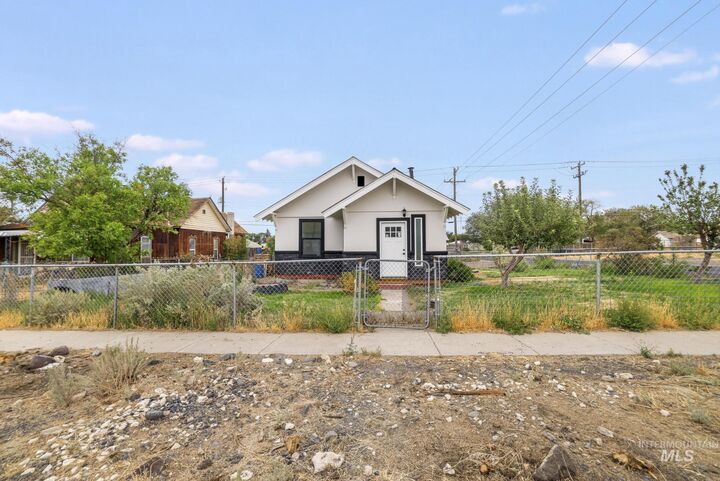 Property Photo: 228 8th Ave S ID 83316