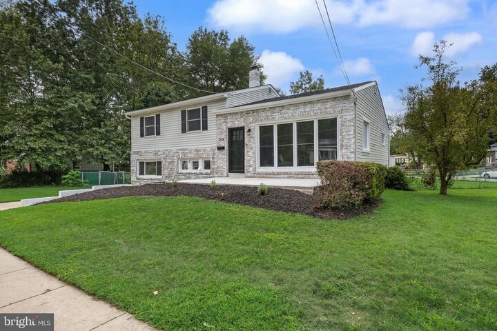 Property Photo:  305 Fairview Avenue  NJ 08083 