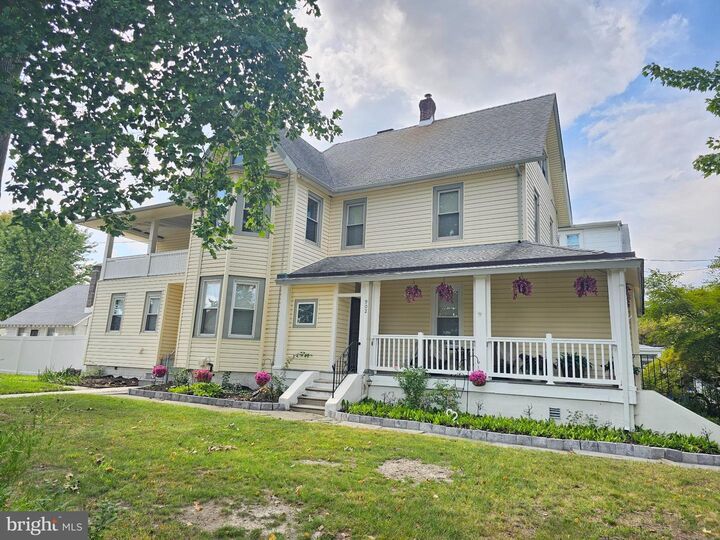 Property Photo:  902 W Park Square  PA 19076 