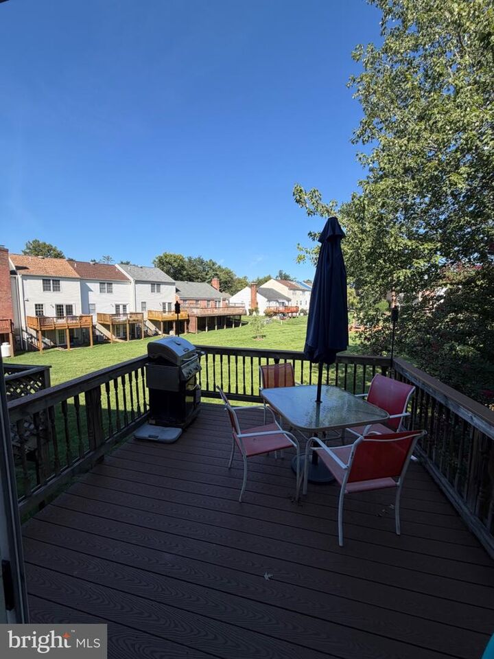 Property Photo: 265 Fairfield Drive VA 20186