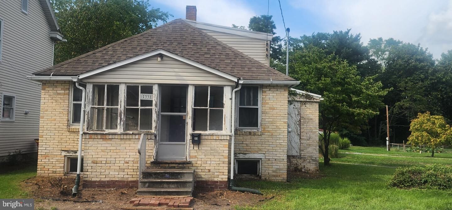 Property Photo: 33 E Pine Street PA 17065