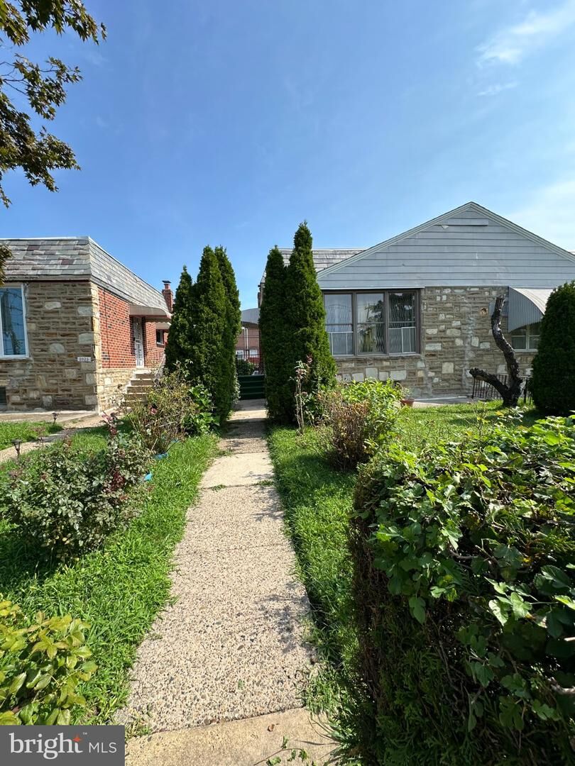 Property Photo:  2025 Napfle Avenue  PA 19152 