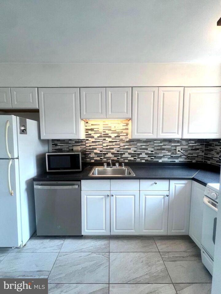 Property Photo:  500 26th Street S 2  VA 22202 