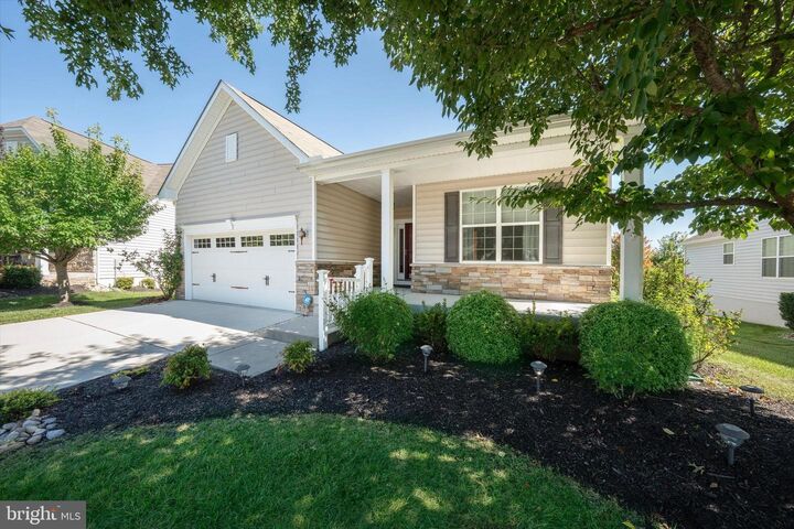 Property Photo:  631 Red Maple Road  DE 19709 