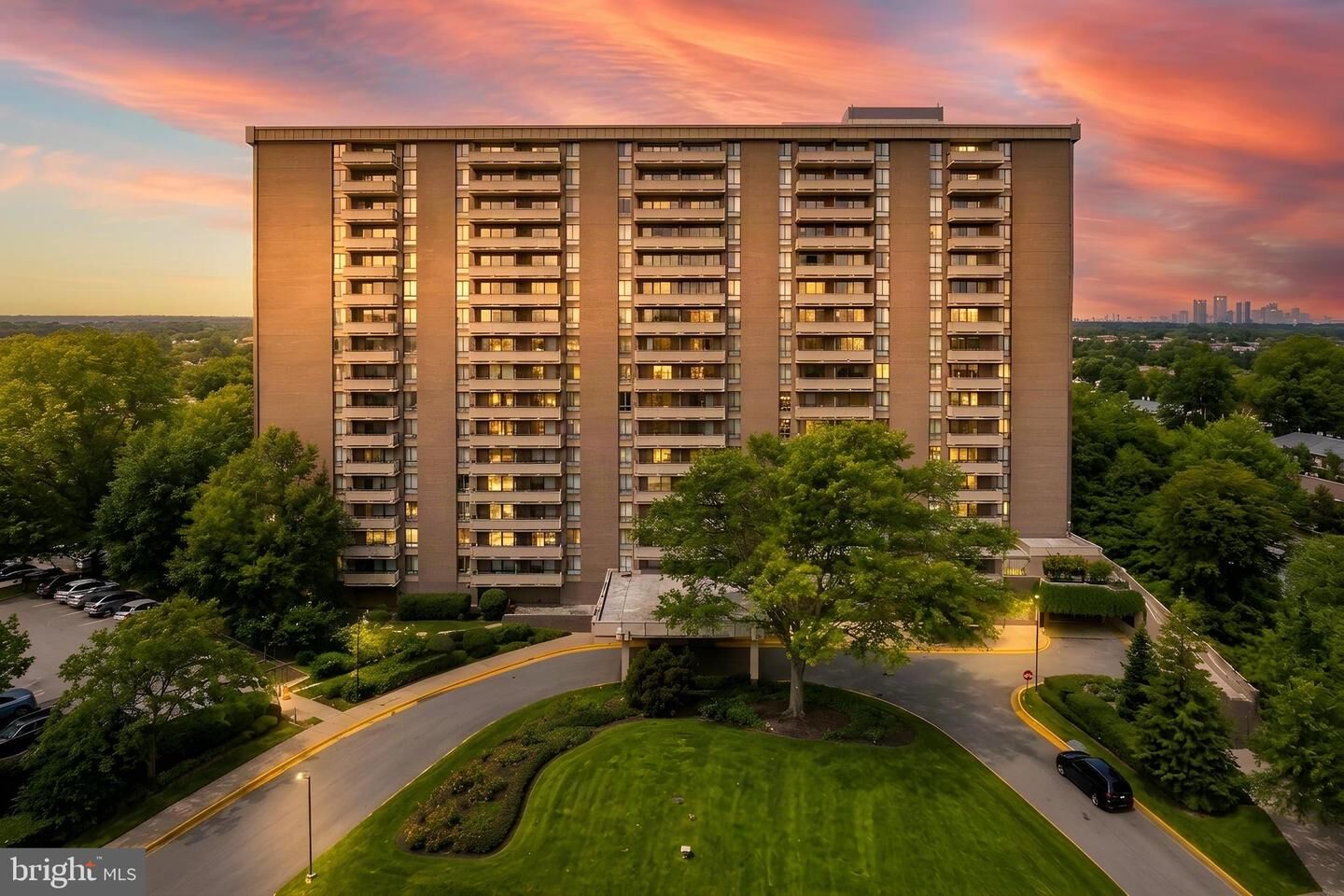 Property Photo: 1800 Old Meadow Road 1204 VA 22102