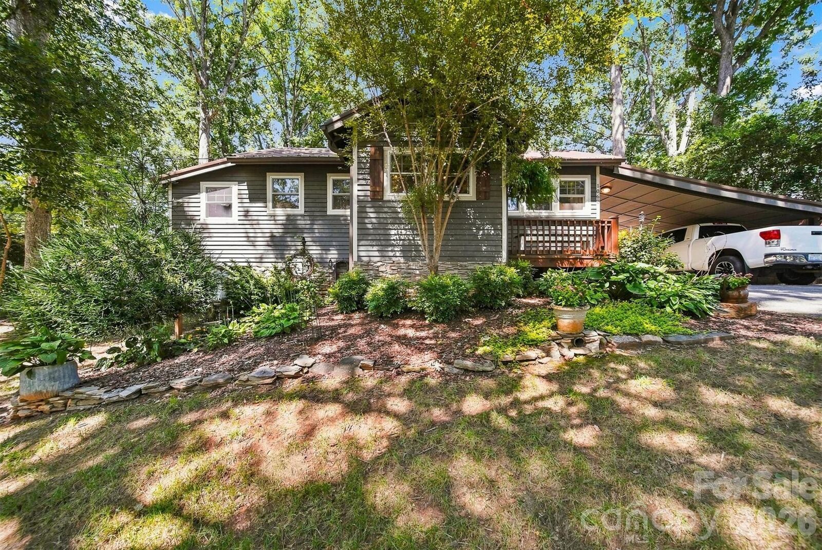 Property Photo: 1068 5th Avenue Court NW NC 28601