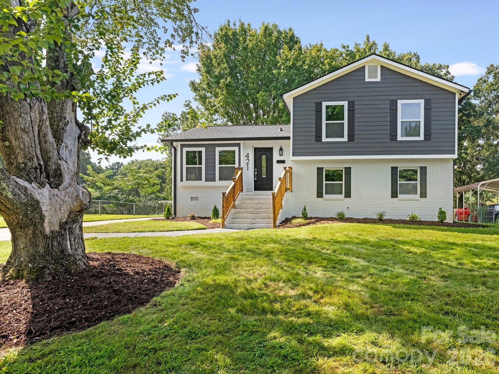Property Photo: 421 Vickery Drive NC 28215