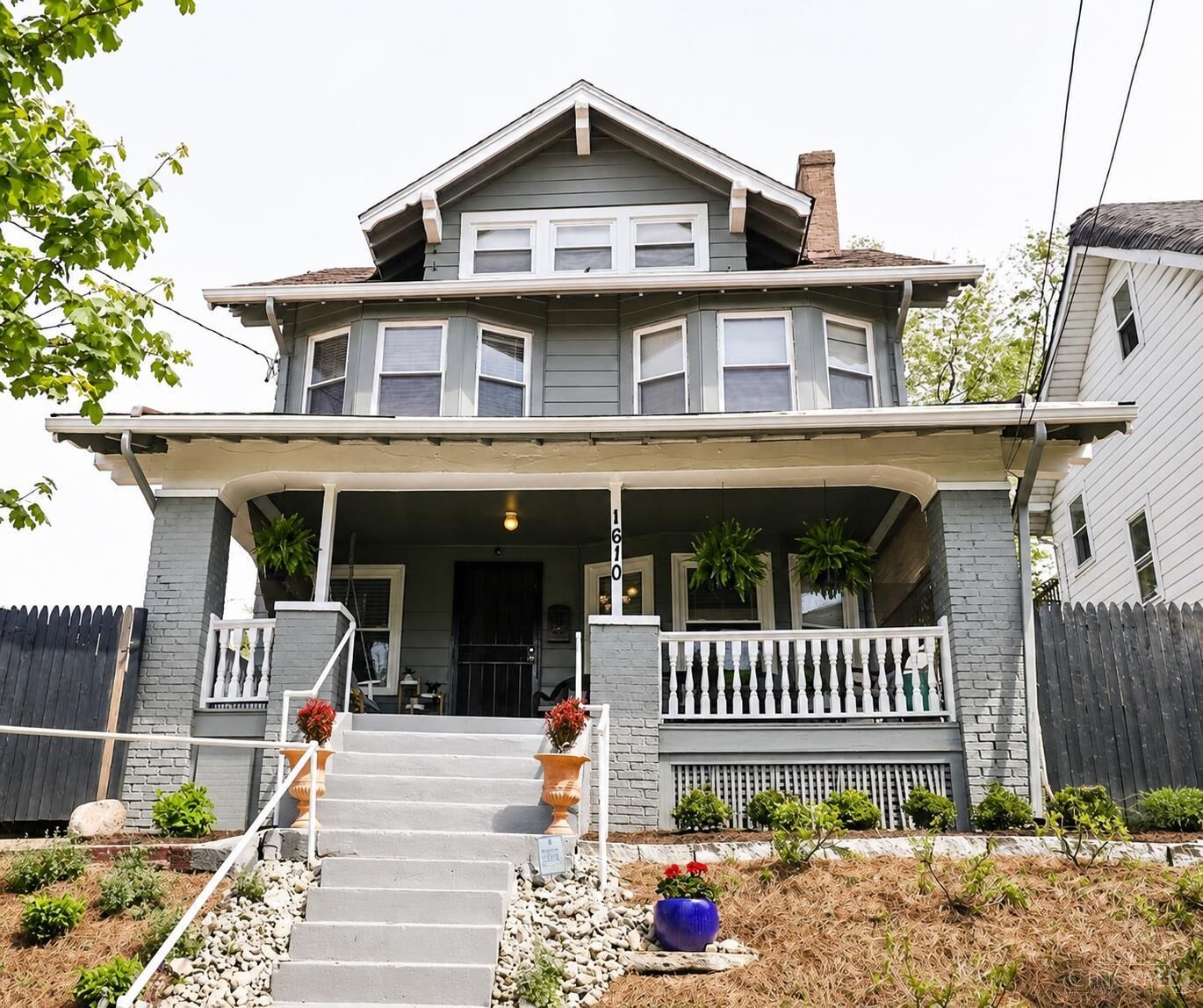 Property Photo: 1610 Clarewood OH 45207