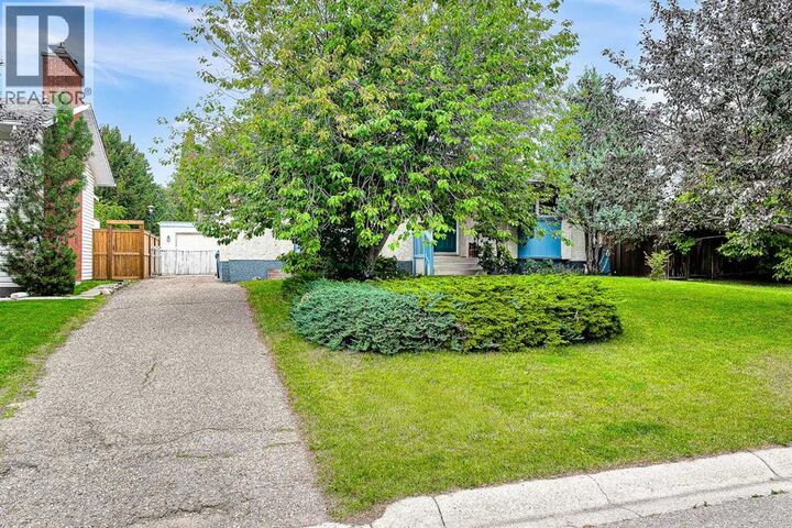 Property Photo:  6547 Dalrymple Way Northwest  AB T3A 1S1 
