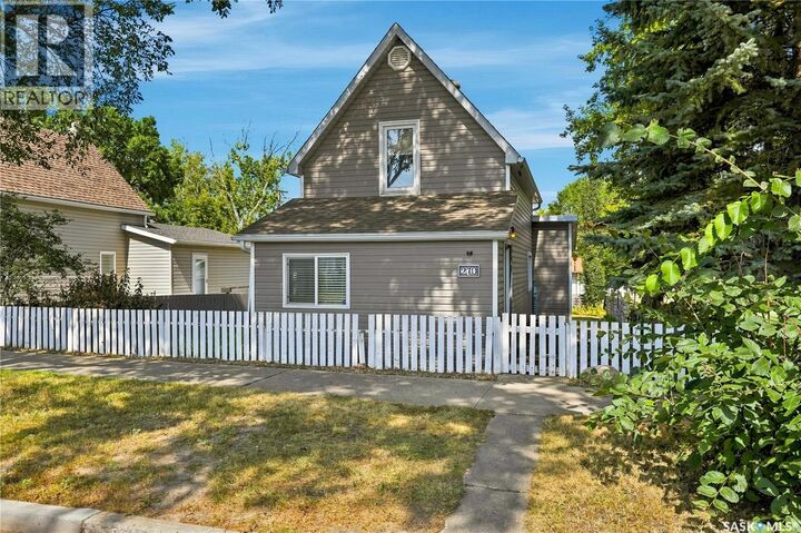 Property Photo: 270 Duffield Street W SK S6H 5H4