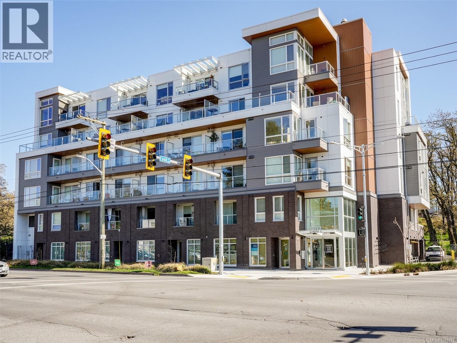 Property Photo:  1301 Hillside Avenue 308  BC V8T 2B3 