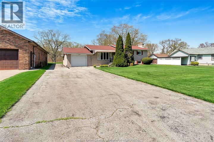 Property Photo:  1689 Shawnee  ON N8N 1S4 