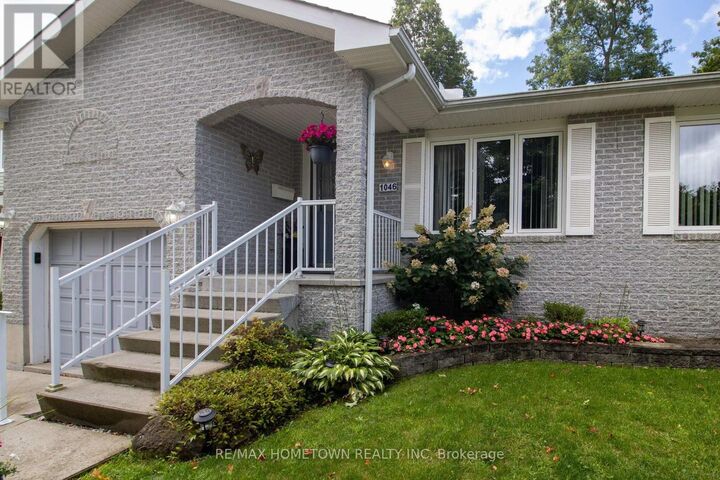 Property Photo:  1046 Bridlewood Drive  ON K6V 7E9 