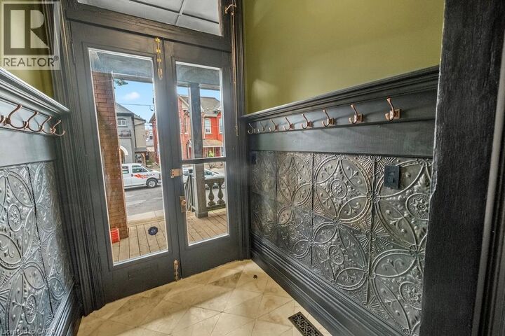 Property Photo:  143 Catharine Street North  ON L8R 1J5 