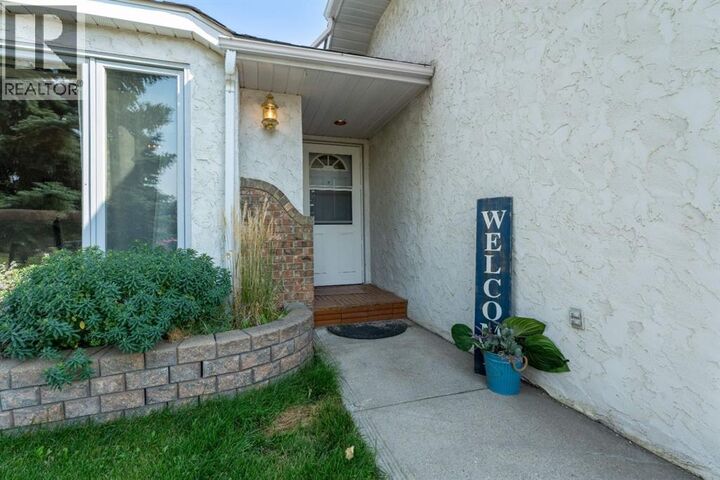 Property Photo: 906 7 Street Southeast AB T1V 1K3