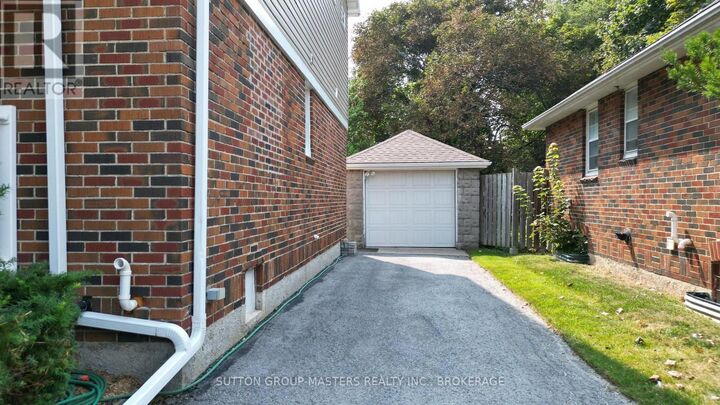 Property Photo:  160 Napier Street  ON K7L 4G5 