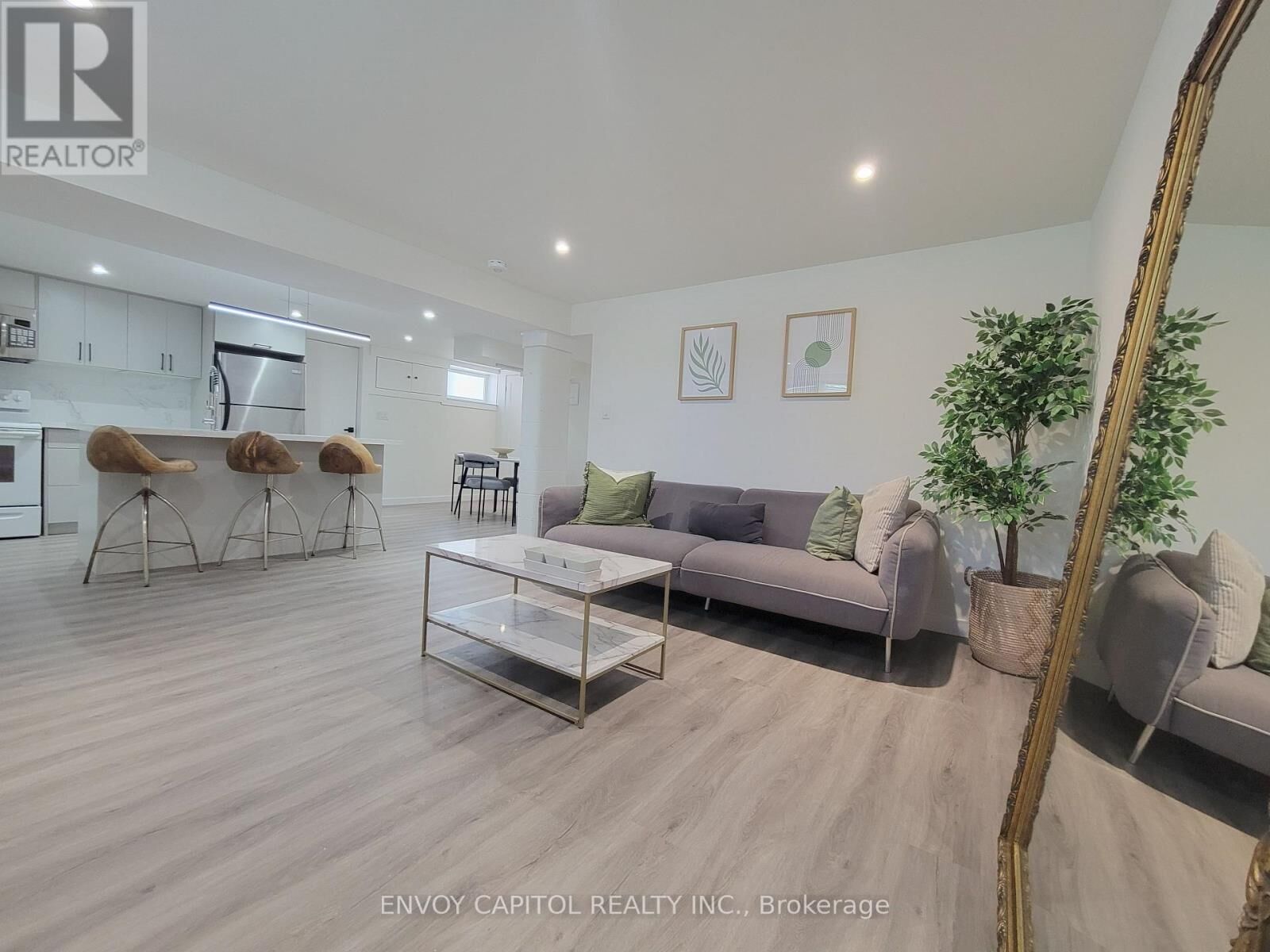 Property Photo: 22 Bilardi Court ON L8H 3G3
