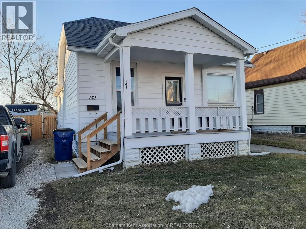 Property Photo:  141 Edgar Street  ON N7M 1V6 