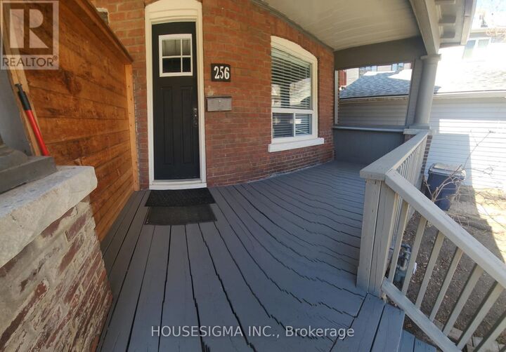 Property Photo:  256 Woodbine Avenue  ON M4L 3P2 