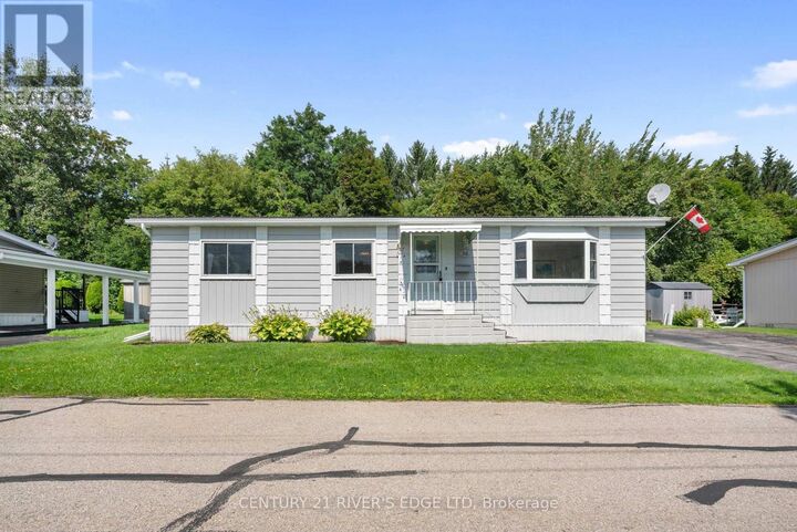 Property Photo: 1871 Oxford Avenue 30 ON K6V 7B5